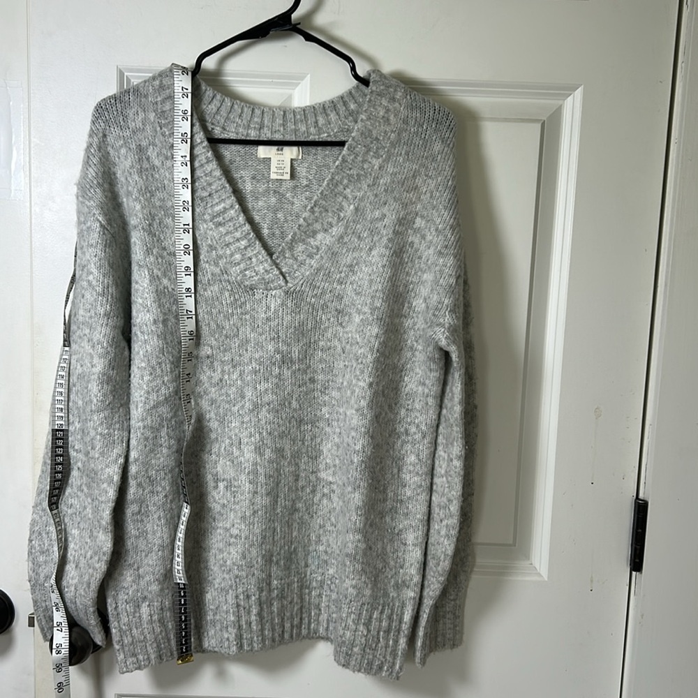 H&M Gray V-Neck Sweater - Picture 4 of 5